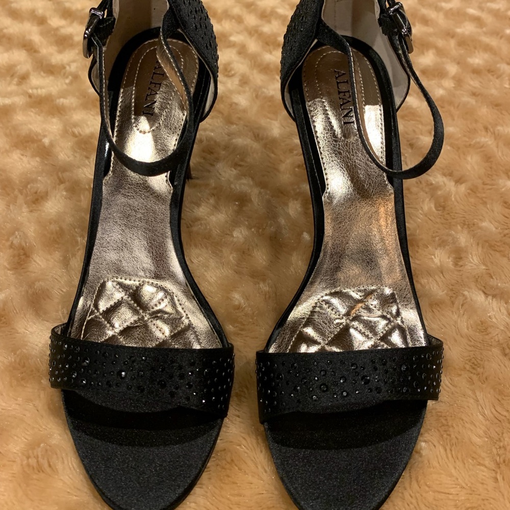 Women’s black embellished dress shoes. Size 7.5 medium.
